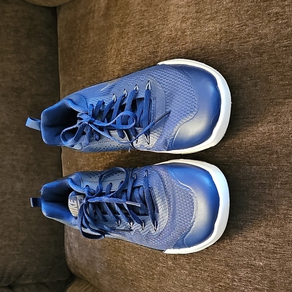 Nike Legend Trainers - Picture 2 of 8